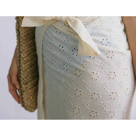 NEW SUNSHINE TIENDA eyelet vienna sarong in ivory - Picture 3 of 4